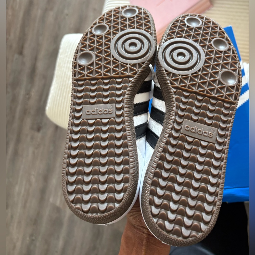 adidas White Black Samba Trainers with Gum Sole - Picture 6 of 7